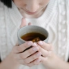 Domowe sposoby na ból brzucha. Jaka herbata na miesiączkę, ból brzucha dziecka, kłucie w żołądku?