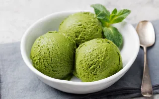 Lody z herbatą matcha. Przepisy na wegańskie lody