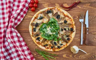 Jaka mąka do pizzy? Typ 00 - czym zastąpić? Jakie mąki bezglutenowe na pizzę?