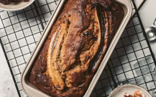 Jak zrobić chleb bananowy? Przepis na banana bread w wersji klasycznej, wegańskiej i fit
