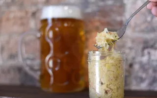 Jak zrobić bigos? Krok po kroku: Przepis na bigos z kiszonej kapusty i ze słodkiej kapusty