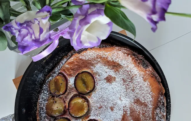 Dutch Baby czyli pieczony naleśnik ze śliwkami