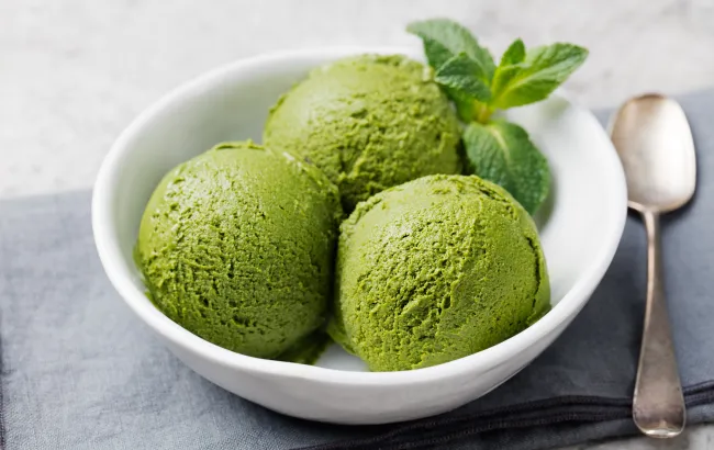 Lody z herbatą matcha. Przepisy na wegańskie lody