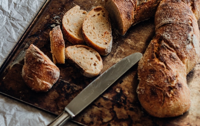 Mąka razowa - co to jest? Z czego się robi mąkę pszenną razową i żytnią razową? Do czego się nadaje?