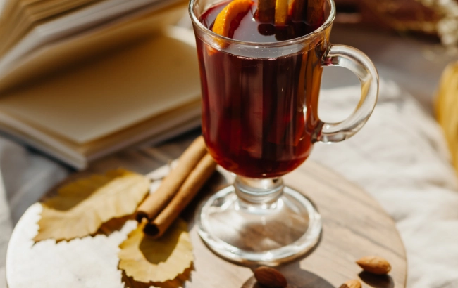 Przepis na grzaniec z aromatycznymi przyprawami