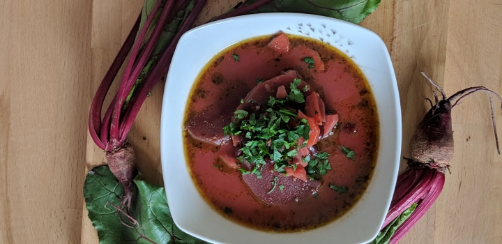 Wiosenna zupa z burakami