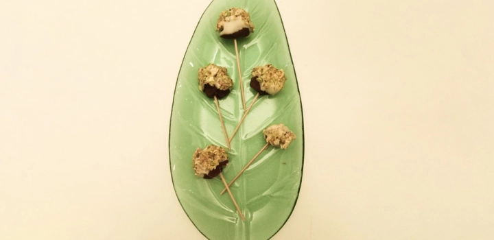 Trufle aka lizaki czekoladowo-malinowe na patyczkach