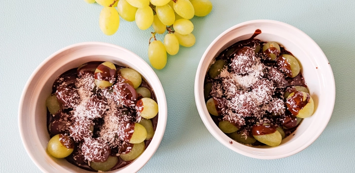 Podwieczorek idealny! Winogrona w czekoladzie z wiórkami kokosowymi