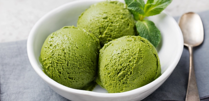 Lody z herbatą matcha. Przepisy na wegańskie lody