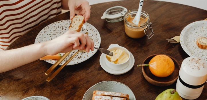 Masło z herbatą do kanapek i do smażenia. Jak zrobić masło na zimno z herbatą i klarowane?