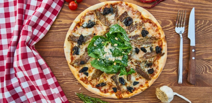 Jaka mąka do pizzy? Typ 00 - czym zastąpić? Jakie mąki bezglutenowe na pizzę?