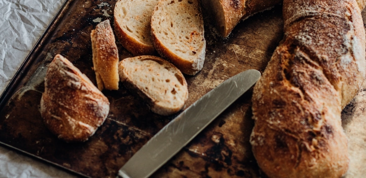 Mąka razowa - co to jest? Z czego się robi mąkę pszenną razową i żytnią razową? Do czego się nadaje?