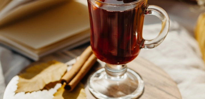 Przepis na grzaniec z aromatycznymi przyprawami