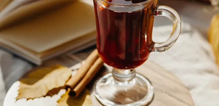 Przepis na grzaniec z aromatycznymi przyprawami